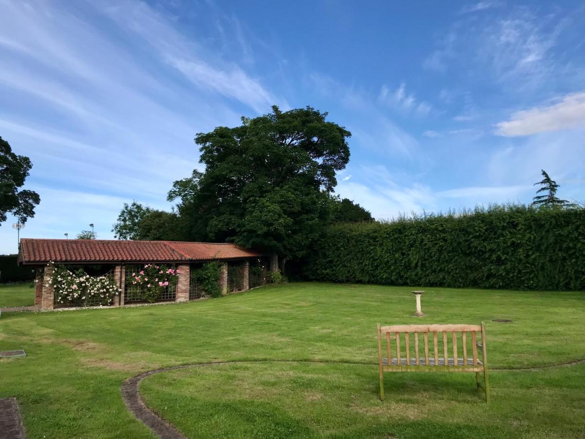 Charming Hen Cottage Countryside Retreat Lincoln Newball Exteriér fotografie